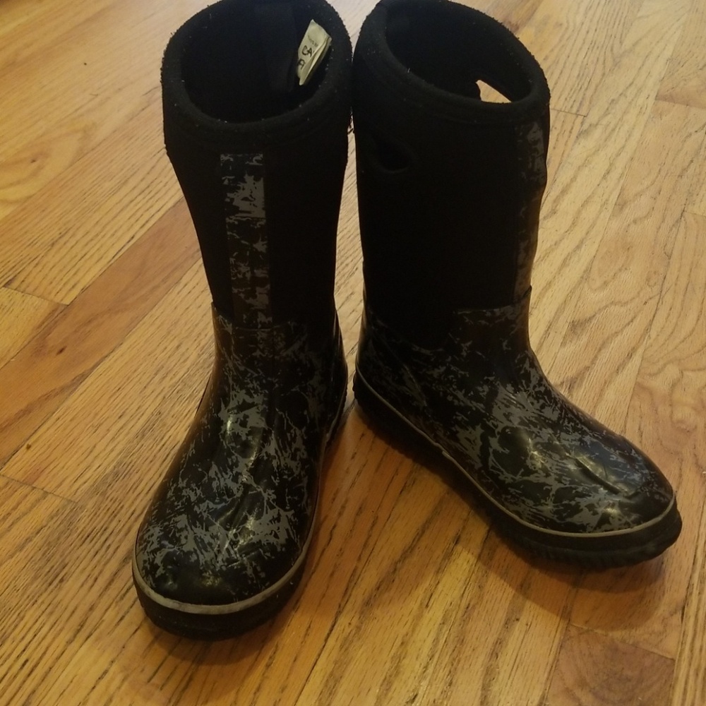 Boys rain boots